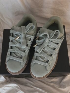 Women’s Low-Top Sneakers in Sage Green